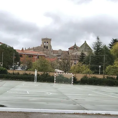 Residencia Hospital Del Rey Albergue *